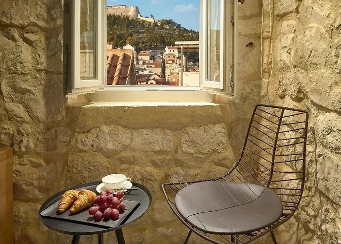 History Hvar 1529 Gasthuis