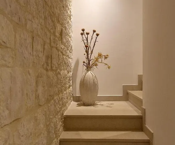 History Hvar 1529 Gasthuis