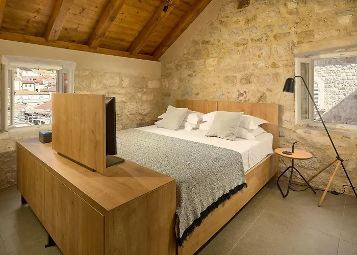 History Hvar 1529 Gasthuis Hvar Town